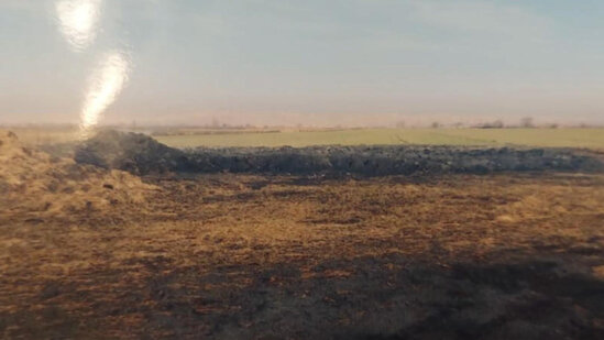 Kirvəlikdən imtina etdiyinə görə "cəzalandırdı" - 190 minlik ot bağmalarını yandırdı - FOTO