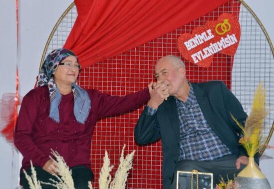 Sevgililər Günündə qocalar evində evlilik təklifi - FOTO