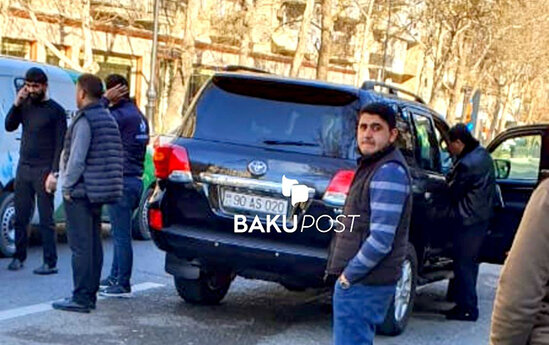 Nəcməddin Sadıkov şirkət maşını SÜRÜR? - FOTO