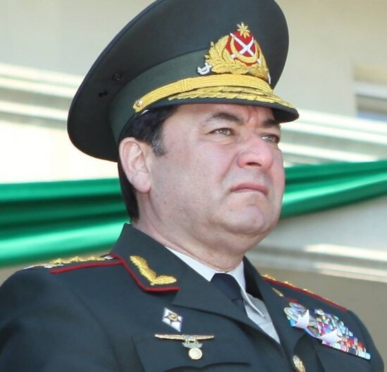 Nəcməddin Sadıkov şirkət maşını SÜRÜR? - FOTO