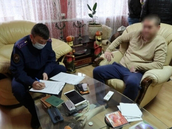 Deputatın azyaşlı qızlarla intim videoları ələ keçdi-FOTO