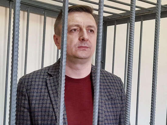 Keçmiş icra başçısı məşuqəsi ilə əxlaqsızlıq etdi-FOTO