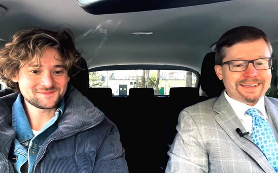 ABŞ səfirinin müavini müğənni Eldar Qasımovla gəzintiyə çıxdı - FOTO