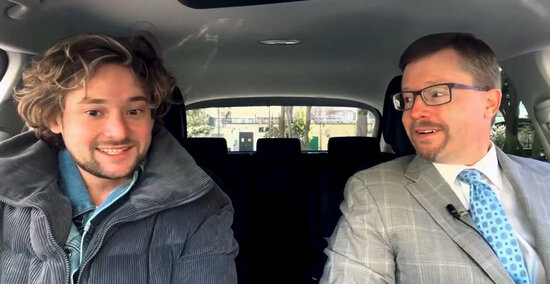 ABŞ səfirinin müavini müğənni Eldar Qasımovla gəzintiyə çıxdı - FOTO