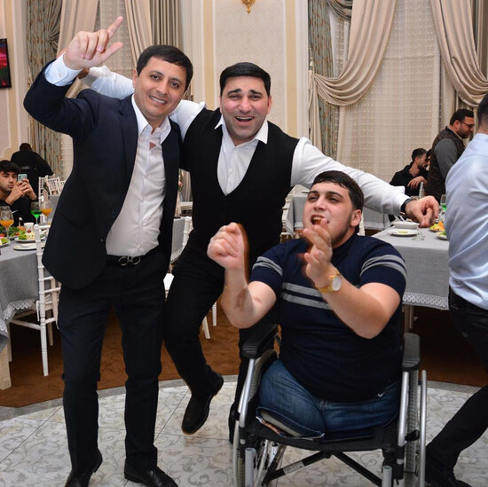 Bir ayağını itirən qazimizin ad günündə toyu oldu - FOTO