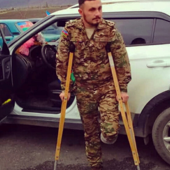 Bir ayağını itirən qazimizin ad günündə toyu oldu - FOTO