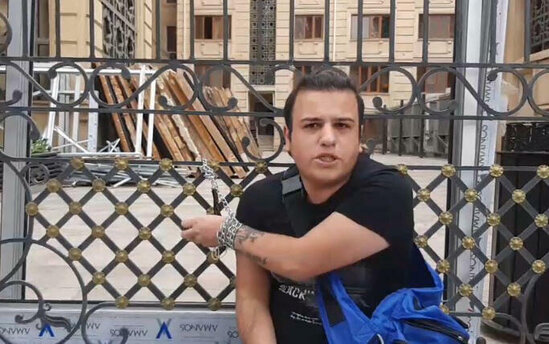 Bakıda tanınmış blogerin başını kəsən əmisi oğlunun FOTOLARI