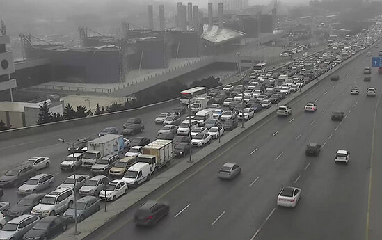 Bakıdakı tıxacın səbəbi bəlli oldu - FOTO