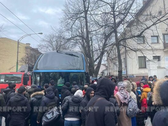 Ukraynadan Moldovaya keçən azərbaycanlıların növbəti qrupu Vətənə yola düşüb - FOTO