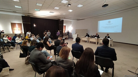 Təhsil naziri brifinq keçirir - CANLI