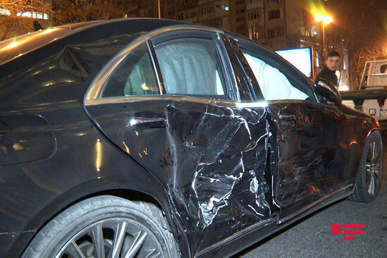 Bakıda "Gelandewagen" "Mercedes"ə çırpıldı - FOTOLAR