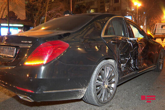 Bakıda "Gelandewagen" "Mercedes"ə çırpıldı - FOTOLAR