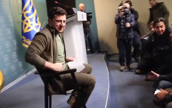 Zelenskinin bu davranışı maraqla qarşılandı - VİDEO