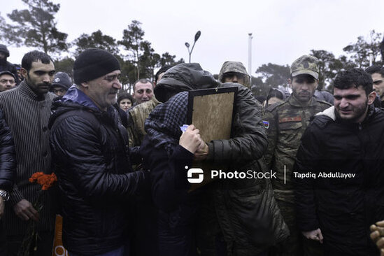 Şuşada həlak olan hərbçinin yaxınları DANIŞDI: "Anası özü başa düşdü, qışqırdı" - VİDEO