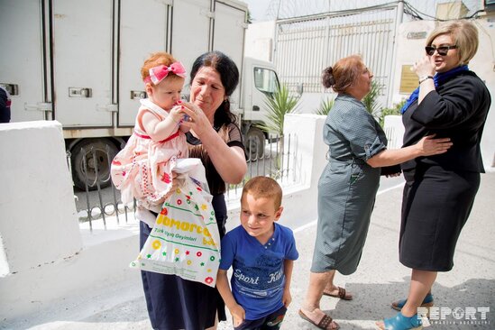 Körpəsi ilə azadlığa çıxan qadın: "Bir də bura gəlmərəm..." - HƏYAT HEKAYƏTİ