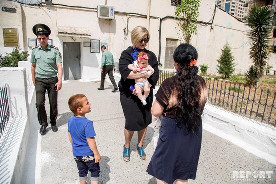 Körpəsi ilə azadlığa çıxan qadın: "Bir də bura gəlmərəm..." - HƏYAT HEKAYƏTİ