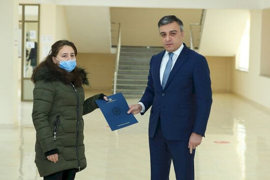 Şəhid ailələri və müharibə əlillərinə daha 100 mənzil verilib - FOTO