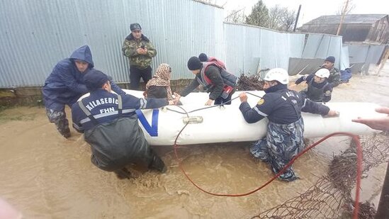 Masallı və Cəlilabadda çay daşdı: İnsanların xilasedilmə görüntüləri - YENİLƏNİB + FOTO/VİDEO