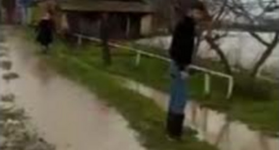 Azərbaycanda çay məcrasında çıxdı: Kəndlər təhlükə ilə üz-üzə - FOTO