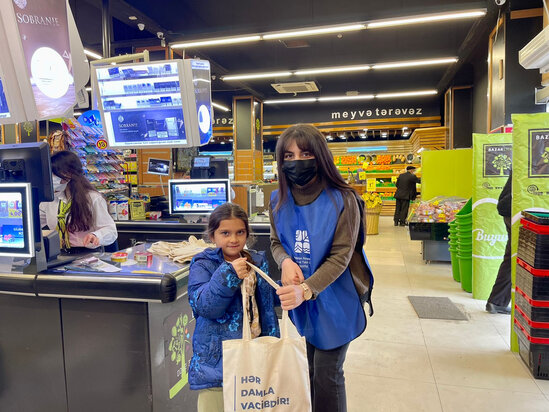 Nazirlik əhaliyə ekoçantalar paylayıb - FOTO