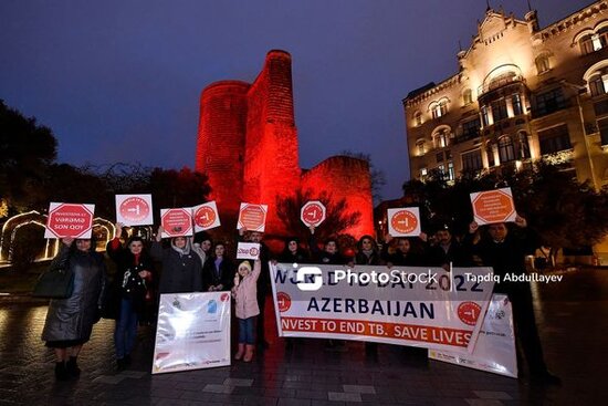 Qız Qalası qırmızı rənglə işıqlandırıldı – FOTOREPORTAJ