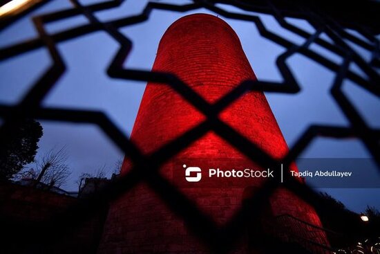 Qız Qalası qırmızı rənglə işıqlandırıldı – FOTOREPORTAJ