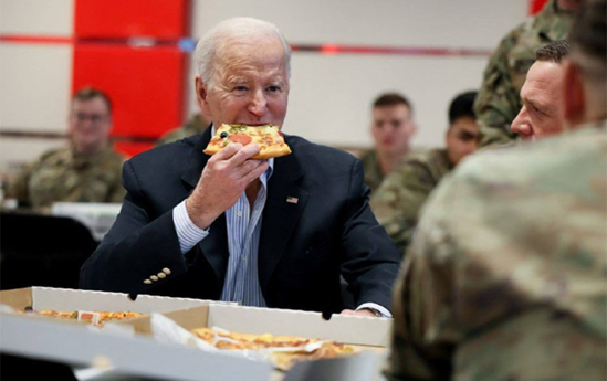 Bayden Polşada hərbçilərlə pizza yedi - Fotolar + Video