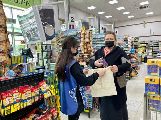 Nazirlik əhaliyə ekoçantalar paylayıb - FOTO