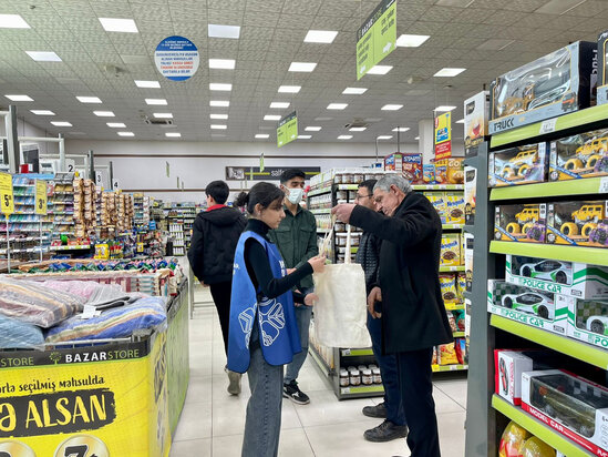 Nazirlik əhaliyə ekoçantalar paylayıb - FOTO