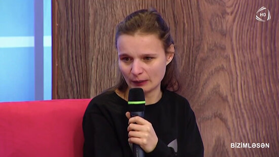 "11 yaşında ana olmuşam" deyən qadın hər kəsi şoka saldı - VİDEO