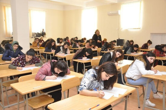 26 mindən artıq abituriyent üçün qəbul imtahanı keçirəcək