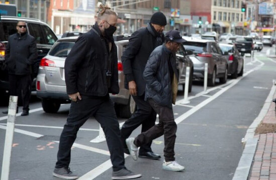 Sillələnən Rok ilk dəfə danışdı: "Hələ də hadisəni həzm etməyə çalışıram" - FOTO