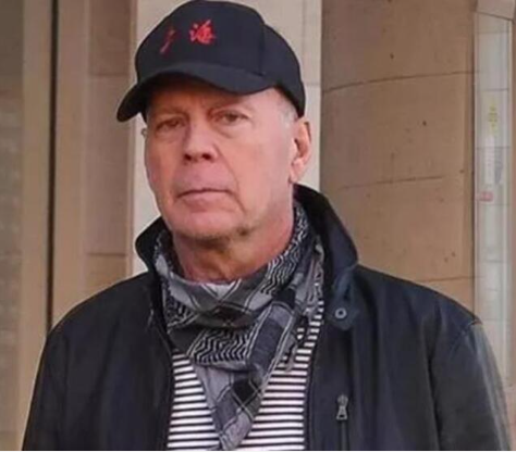 Məşhur aktyor karyerasına son qoyur