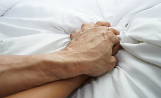 Azərbaycanda oğlan elçi getdikləri qızın qardaşı ilə münasibətə girdi: "Ayılanda lüt idim"