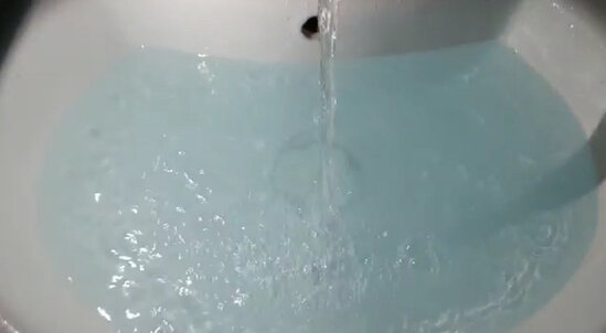 Bakının bu rayonunda binalara "paraşok"lu su verilib - ŞOK GÖRÜNTÜ - VİDEO