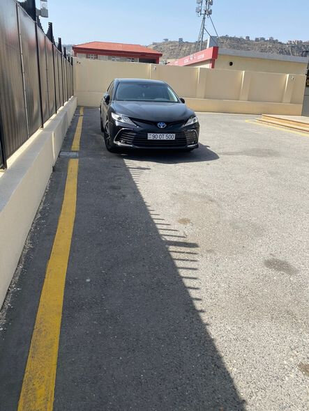 Qeyri-standart dövlət qeydiyyat nişanı olan avtomobil DYP əməkdaşına aiddir? - FOTO