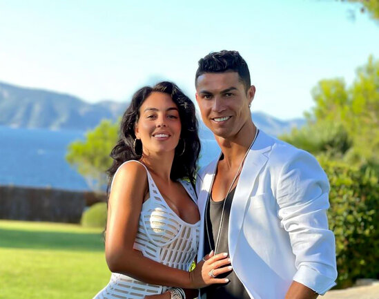 Ronaldo bu səbəbdən hər ay sevgilisinin hesabına 100 min avro köçürür - FOTO