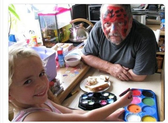 Qızların atalarının başlarına açdığı sevimli oyunlar – FOTO