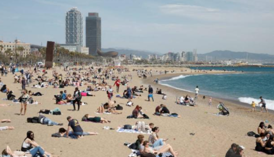 Çimərliklərdə siqaret çəkmək qadağan edildi