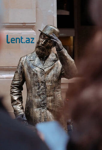 Azərbaycanın yeganə canlı "heykəli": "Mən pulla işləmirəm" - FOTO