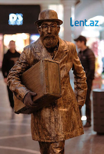 Azərbaycanın yeganə canlı "heykəli": "Mən pulla işləmirəm" - FOTO