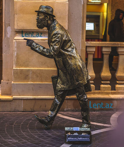 Azərbaycanın yeganə canlı "heykəli": "Mən pulla işləmirəm" - FOTO
