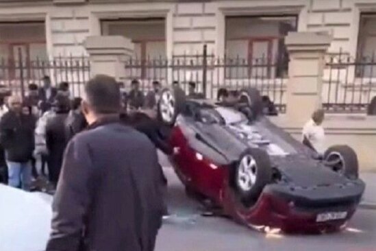 Yasamal rayonunda maşın aşdı - VİDEO