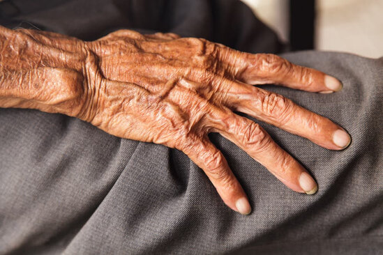 Azərbaycanda kişi özünü bıçaqlayaraq öldürdü