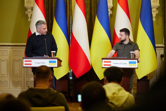 Zelenski: "Rusiya Mariupolu 10 min nəfərlik ordu ilə götürmək istəyir"