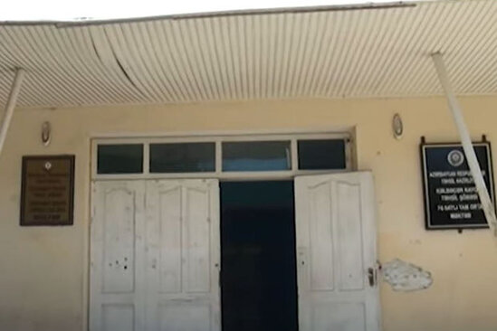 Goranboyda yarım əsrlik məktəb qəzalı halda - VİDEO