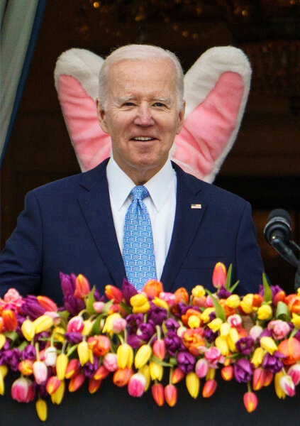 Pasxa dovşanı Co Baydeninin sözünü belə kəsdi - FOTO/VİDEO