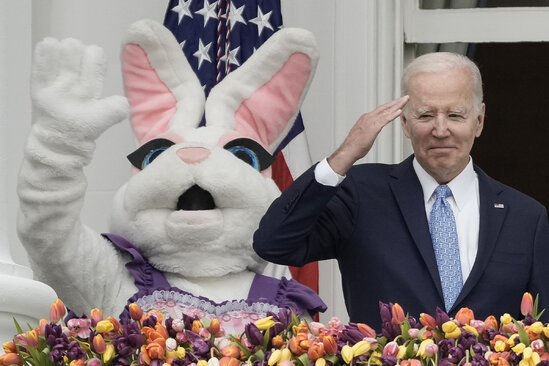 Pasxa dovşanı Co Baydeninin sözünü belə kəsdi - FOTO/VİDEO