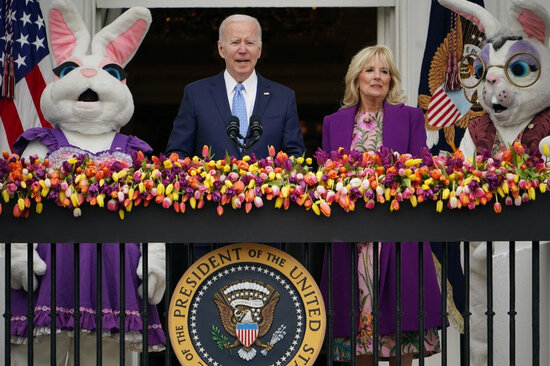 Pasxa dovşanı Co Baydeninin sözünü belə kəsdi - FOTO/VİDEO