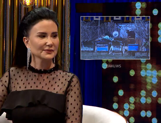 Azərbaycanlı aparıcını çəkiliş zamanı arı sancdı - VİDEO